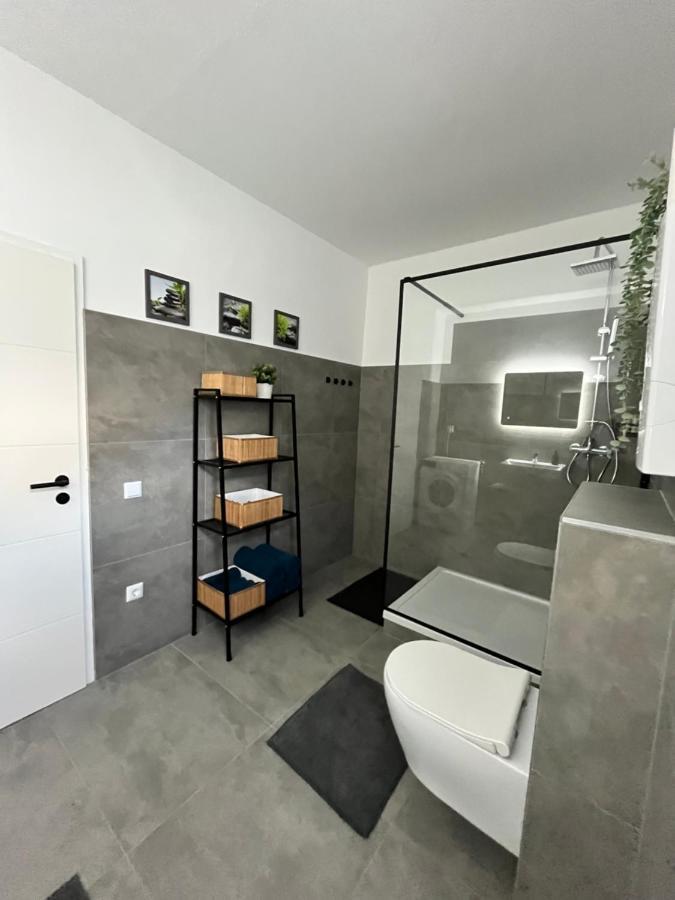 Appartment Florida Naehe Duesseldorf, Messe, Hbf, City, Wifi, Helios Hospital Krefeld Eksteriør bilde